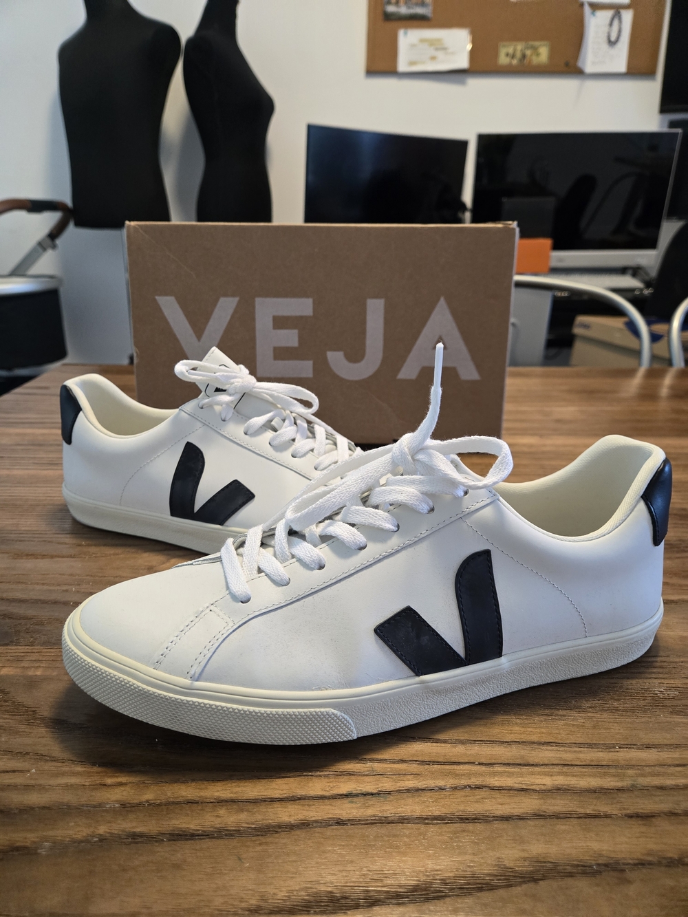Veja Esplar Logo Leather White Black Women Casual Lifestyle Shoes - Picture 4 of 12